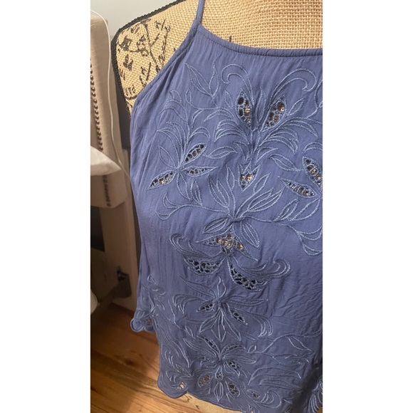 Lush women’s tank - Picture 2 of 4